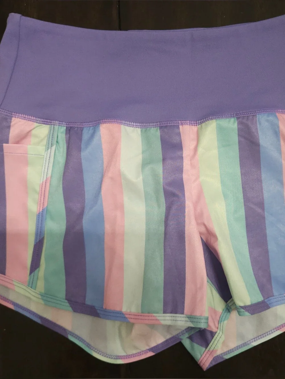 Maven Thread Elite Shorts feature a pastel striped pattern Size Small